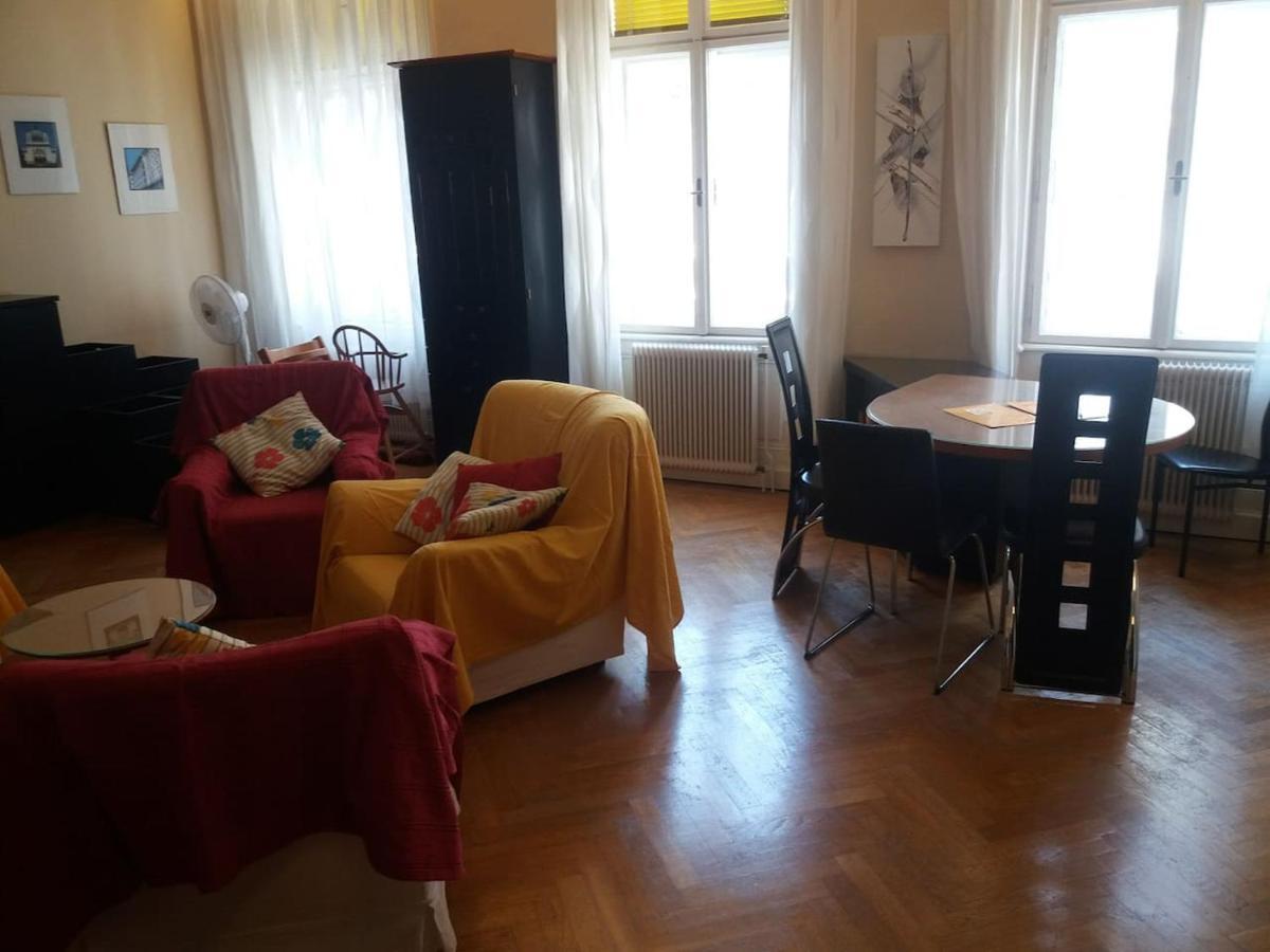 Geraeumige Zentrumsnahe Altbauwohnung เวียนนา ภายนอก รูปภาพ